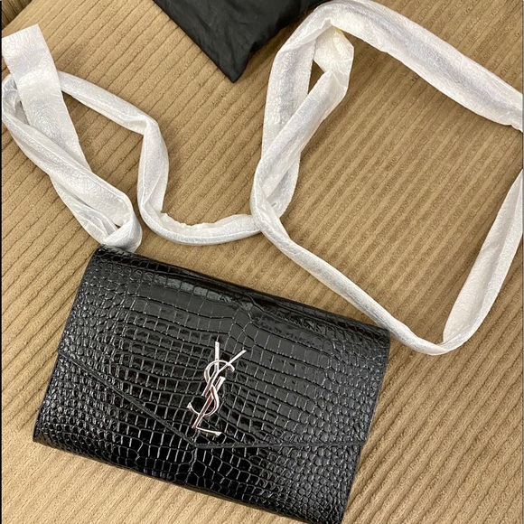 🔴SOLDDDD🔴 YSL Cassandra CrocEmbossed Leather Wallet-On-Strap - Picture 4 of 6